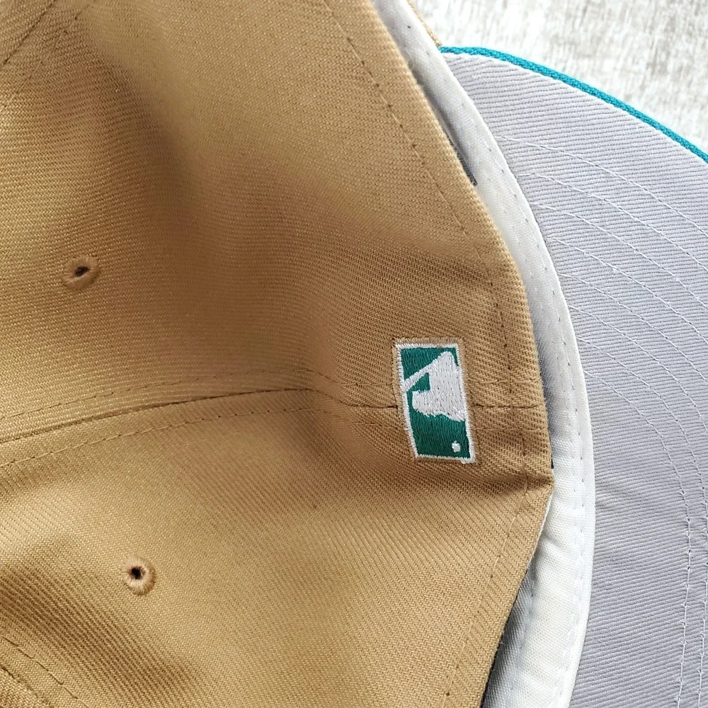New Era Fitted Hat Cap‎ 7 1/8 Seattle Mariners Side Patch Wheat Metallic